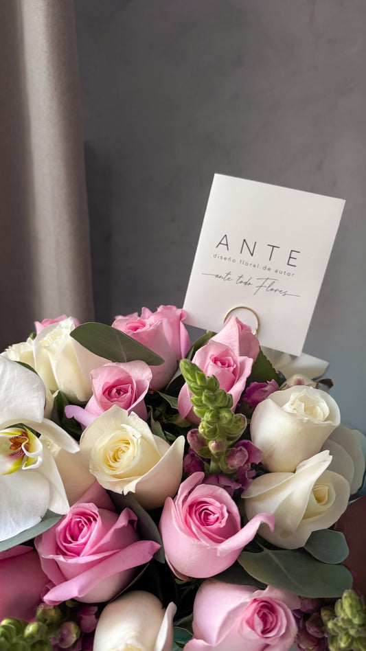 Arreglo floral Chantilly 24 rosas