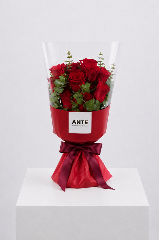 Bouquet de 12 rosas rojas | ANTE diseño floral de autor