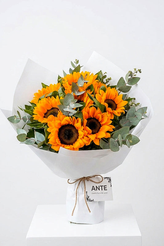 Bouquet de girasoles y eucalipto | ANTE diseño floral de autor