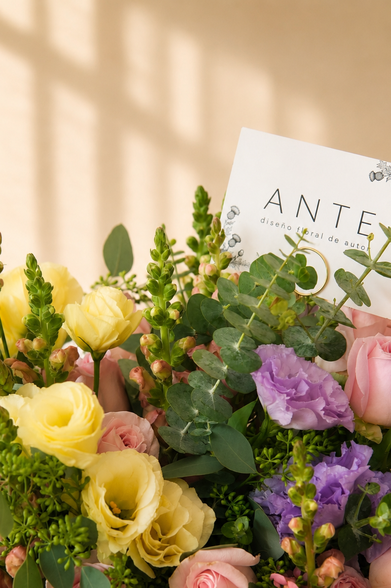 Arreglo Floral Premium Arcoíris 🌈