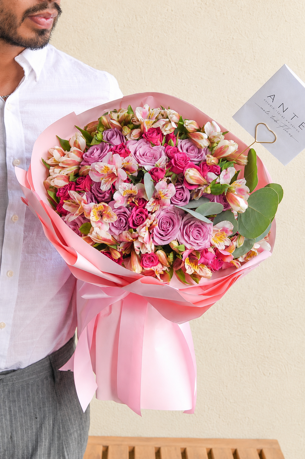 Ramo de flores Aurora con astromelia y rosa lavanda, envío el mismo día en CDMX