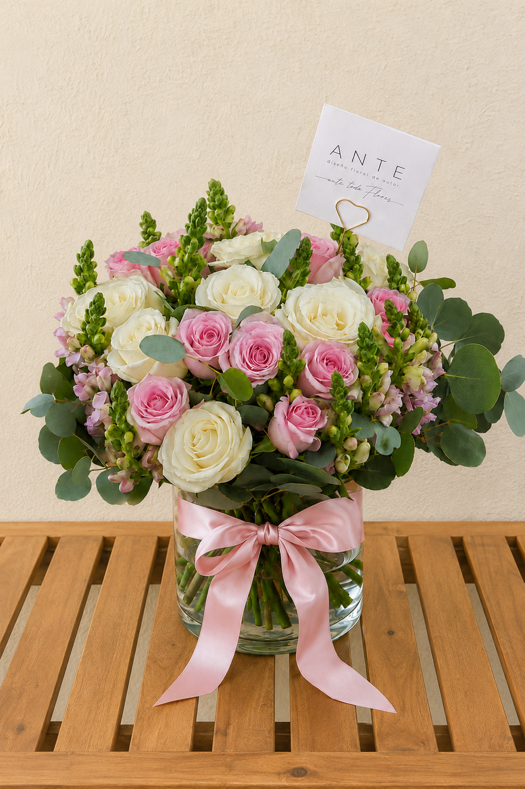 Ramo de flores Chantilly con rosa blanca, rosa rosa y snapdragon, envío el mismo día en
CDMX